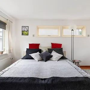 https://studio-on-a-houseboat-near-city-centre.ihotelsrotterdam.com